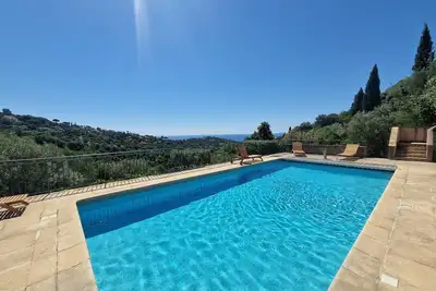 Image de Villa avec piscine et vue mer - pers.