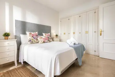 Image de Bungalow moderne à 20m de la plage avec climatisation et Wi-Fi