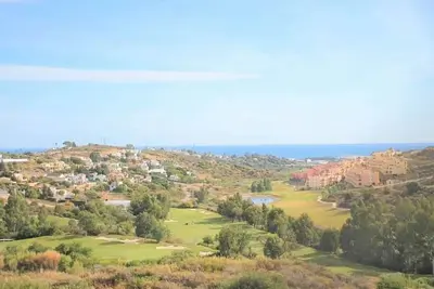 Image de Appartement de Luxe à Estepona avec Terrasse et Parking