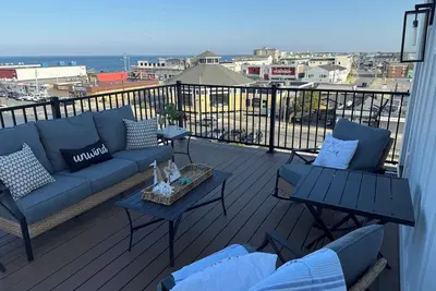 Image de New Luxury 3 bedroom 3. 5 baths Condo located in the heart of Salisbury Beach.