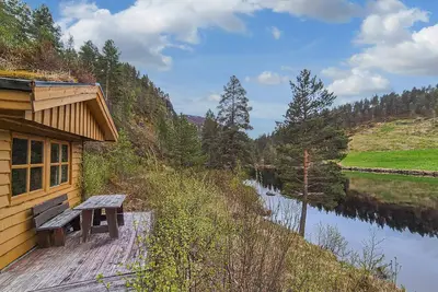 Image de Lovely home in Tjørhom with sauna