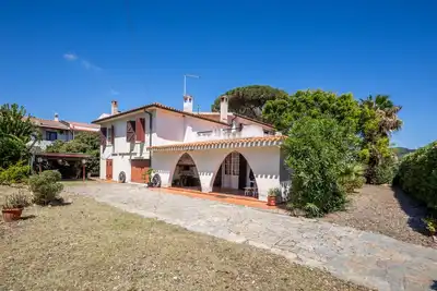 Image de GuestHost - Lovely Sea View Villa with Parking