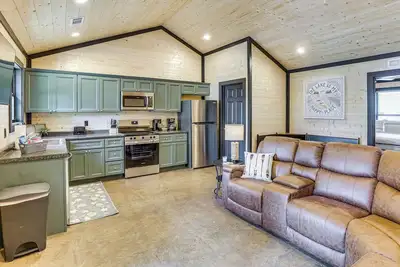 Image de Kentucky Lake Escape: Family Cabin w/ Fire Pit