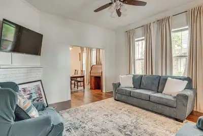 Image de 5 Mi to University of South Carolina: Home w/ Yard
