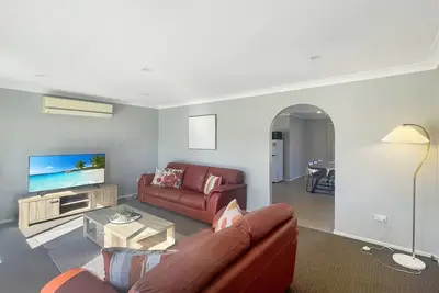 Image de Maison familiale de 3 chambres près de la plage de Batehaven