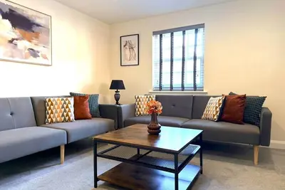 Image de Central Cheltenham 2-Bed, 2-Bath Flat - Parking