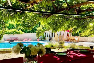 Image de Villa avec piscine  \"La Parenthèse Champêtre\" au pied du pont du Gard.