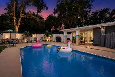 Image de Hgtv Featured Home - Heated Pool, Hot Tub, Fire Pit, 5 Min Drive to Top Beaches