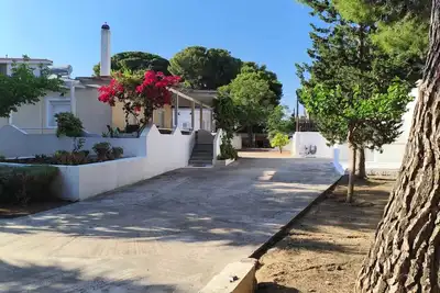 Image de Maison de vacances 'Nicks House By Zarkco' avec terrasse privée, Wi-Fi et climatisation