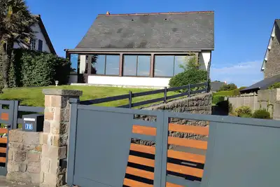 Image de Maison de vacances « Gîte 10 couchages à Barfleur » avec terrasse, jardin privés et Wi-Fi
