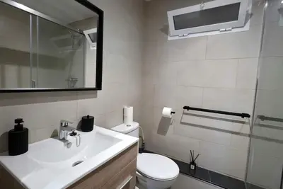 Image de Enjoyable 2-bedroom apartment with Ac in vibrant Gibraltar