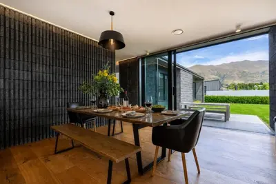 Image de Stackbrae House with Mountain Views