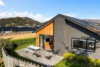 Image de Modern 3-Bedroom Getaway with Scenic Views
