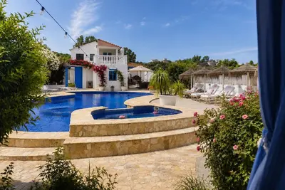 Image de Dragonfly Retreat | Private Pool, Sleeps 18, Exclusive Rural Estate