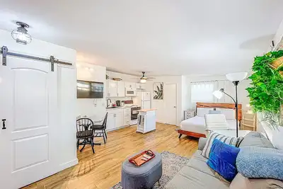 Image de Cozy studio in fantastic Dunedin with refreshing Ac