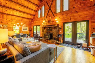 Image de Mingo Lodge: Old Timberline Cabin with Hot Tub & Dolly Sods Access