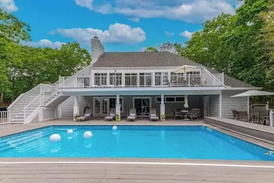 Image de Southampton Beauty with Pool