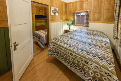 Image de Historic Cedar Cabin at Camp Layman | Feather River Retreat