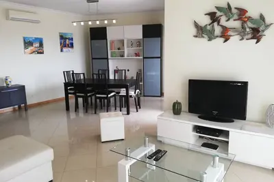 Image de Appartement calme de 2 chambres avec piscine et vue fantastique