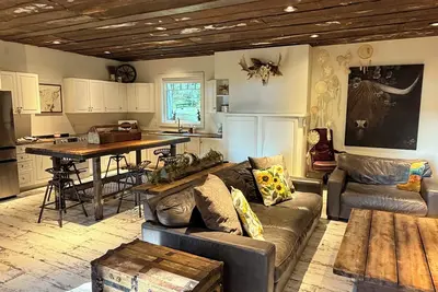 Image de Cozy 1-bedroom cottage in soothing Standish with Ac