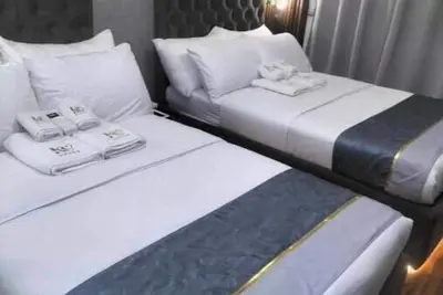 Image de 2 Double Beds with Balcony @ Kc Suites Makati