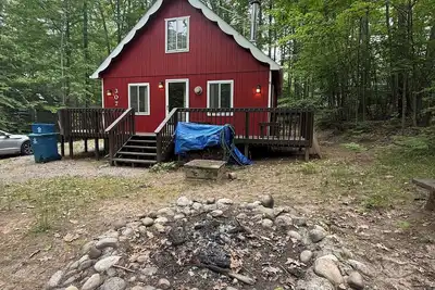 Image de Higgins Lake Getaway • Ac, Fire Pit & WiFi • < 1 Mile from South State Park