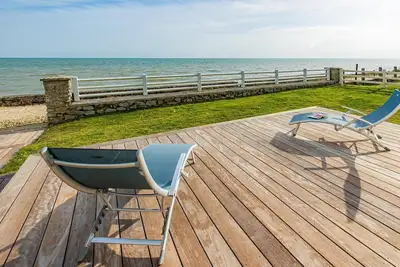 Image de Maison en front de mer avec accès direct à la plage à Quinéville