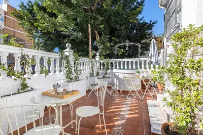 Image de Maison centrale avec patio et terrasse