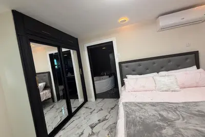 Image de Cozy 3-bedroom house in perfect Spanish Town with Ac and gym
