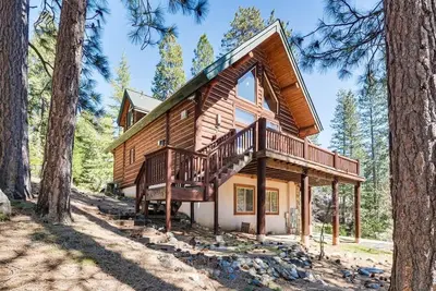 Image de Cozy Log Cabin, Ping Pong, Firepit, Dog friendly!