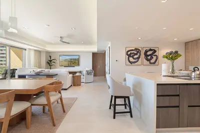 Image de One 301 Full- Beachfront Paradise | Elegant Condo with Breathtaking Views