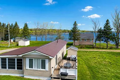 Image de Water-View Family Cottage near Bouctouche Dunes