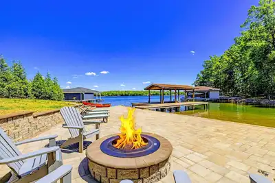 Image de Lake Anna A-Frame | Beach, Dock & Hot Tub | 5br