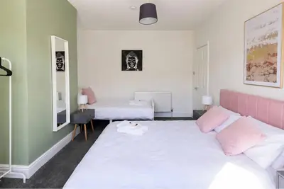 Image de House Sleeps 7 with WiFi