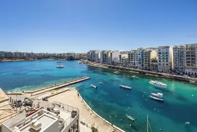 Image de 2-Br Duplex Penthouse Spinola Sea View Balcony