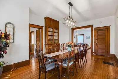 Image de Historic Charm: Spacious 4br Retreat Sleeps 11