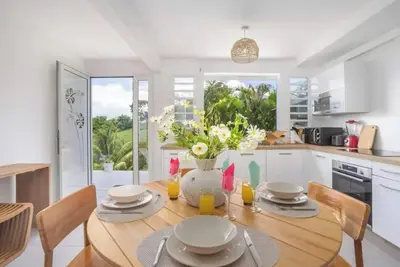 Image de Homerez - Bas de villa chaleureuse avec piscine privée