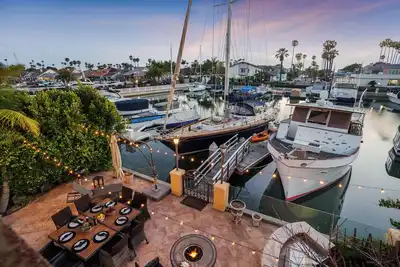 Image de Marina Views + Waterside Firepit + Billiards | Beach Nearby | Admiralty Anchor