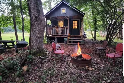 Image de Cabin #1 Cozy \"fishing\" themed cabin by the creek. Recently featured in magazine