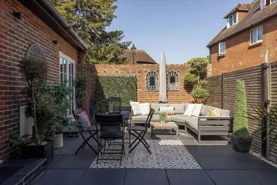 Image de St Cyriacs - 3 bedroom home in the middle of Chichester town centre