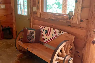 Image de Unique Log Cabin, Hudson Riverfront, minutes to Saratoga
