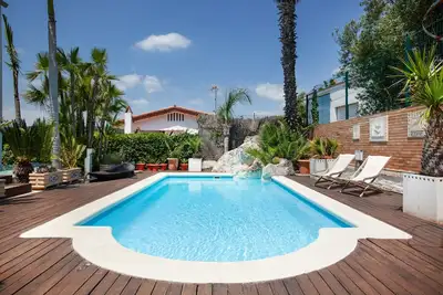 Image de Villa « Las Palmeras » pour familles uniquement, piscine privée, Wi-Fi et climatisation