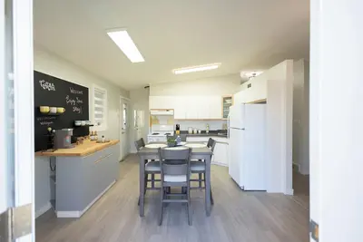 Image de Lakeview Escape at Gimli by Guest Expertise