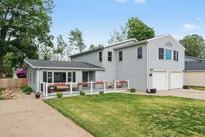 Image de Coldwater Lake Retreat - Spacious 5 Br Getaway