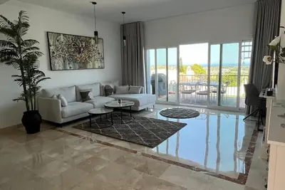 Image de Beautiful penthouse with roof terrace sea and mountain views