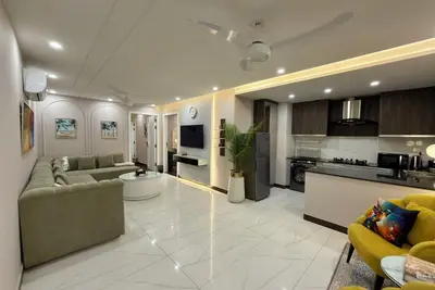 Image de 2 Bedroom - Tropical Suite Apartment by Lux Haven Stays - Central Lahore