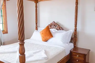 Image de Wild Amboseli Elephant cabin, kilimanjaro view