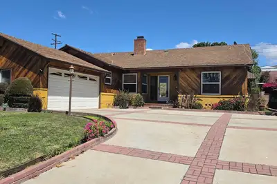 Image de Tranquil 3 bedroom home in Inglewood 1mile to Sofi, Intuit Dome, & the Forum
