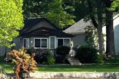 Image de Adorable lake cottage near charming Shipshewana and within 40mins to Nd
