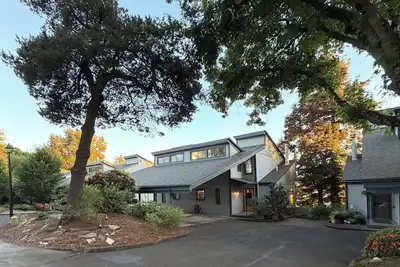 Image de Riverfront Retreat - Waterfront Views & 2 Decks